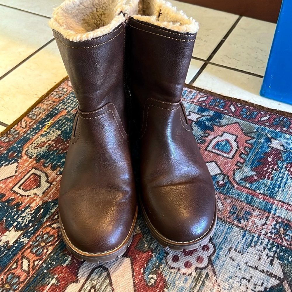 Bjorndal brown booties. Barely worn. Size 10